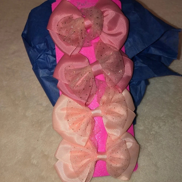 BOWS - Picture 1 of 4